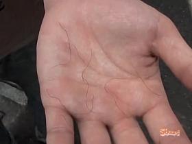 Asian babe gets a Brazilian during a street sharking.