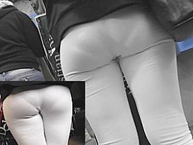 Blond mother i'd like to fuck in hot leggings