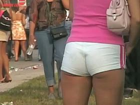 Public candid brunette teen ass