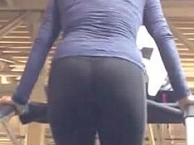 Sexy Latina working in her booty vid2