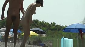 Hot nude girl was easily spied by the beach voyeur hunter