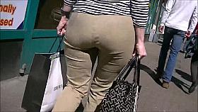 Candid Bubble Butt Milf in Tight Pants