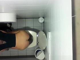 Women with nice butts pissing.