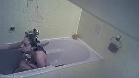 Moi Barbara sous la douche