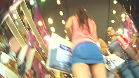 Hot voyeur up skirt video of a white girl shopping