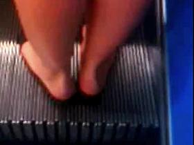 Feet on an escalator - Rolltreppenfuesse