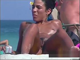 Beach porno of a hairy white large lipped pussy bathing in the sun