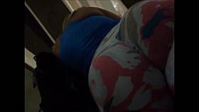 Big Ass on the Escalator