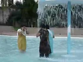 Bangla desi Shame less ladys bath(1)