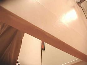 Hot booty of dressing room girl was spied from behind