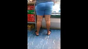 DELI BOOTY #2 : LATINA MOM WITH TIGHT FAT ASS (CANDID)