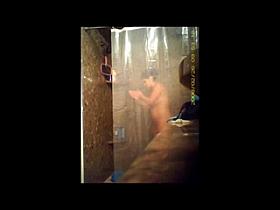 Disfrutando de espiarla