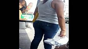 A que horas sales por el pan