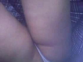 rico culito bajo su falda