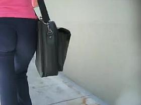 SIGUIENDO A MAESTRA COME CULO