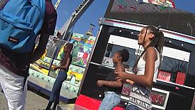 Chocolate ass wiggles in tights