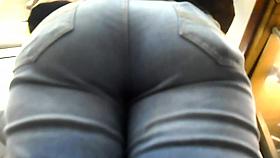 NINFETA MAGRA FALSA DA BUNDA DELICIOSA NO JEANS