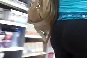 Milf bubble ass in leggings
