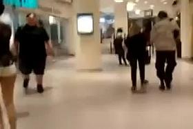 bonita nena en minishort