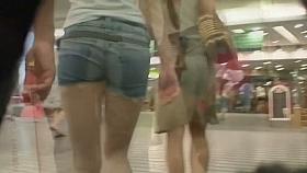 Candid voyeyr loves to film gaping asses.