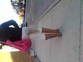 culito apretado caminando en la clark