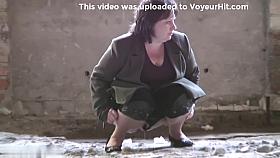 Girls Pissing voyeur video 40