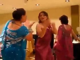 sexy nepali aunty dancing in party