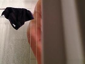 Chubby mature wife spied taking shower