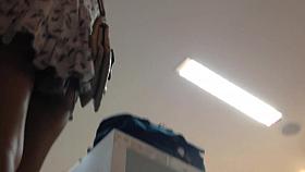 Safada de vestidinho mostrando a bunda