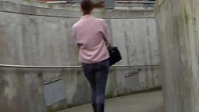 Candid - Sexy Babe In Tight Jeans