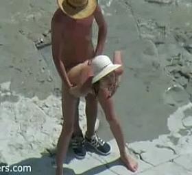 Amateur Beach Sex Standing Doggie Facecam