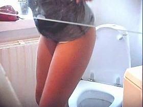 Blonde amateur performed the lazily ass show on spy cam