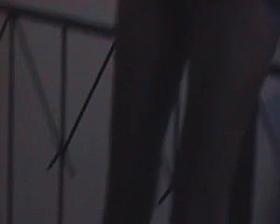 In minigonna senza slip