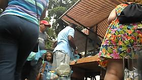 Coroa boazudas do bairro na feira