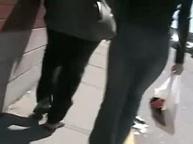 Sexy babe in tight jeans caught on candid street cam