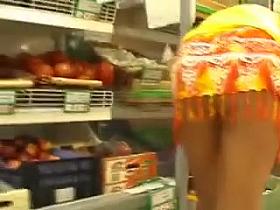 Upskirt in supermarket and no panties for that bitch !