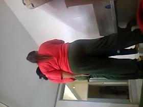 Mostrando o pau no meio de uma reuniao no vestiario