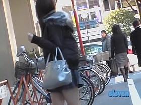 Public sharking video shows a delicious Japanese chick
