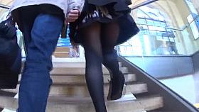 heimlich verfolgt auf Bahnsteig