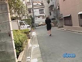 Gorgeous Japanese woman getting sharking gift from lustful stranger