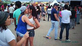 besos en concierto 3