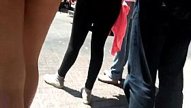 CASADA EN SHORCITO NEGRO