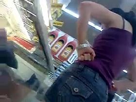 Upskirt in supermarket