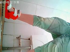Cute asian spied in public toilet pissing