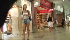 Tourist babe with hot figure and sexy legs in the street candid action