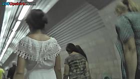 Hottie presents her intimate forms in upskirt vid