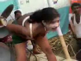Dancing Pakistani girls expose so much sexy flesh