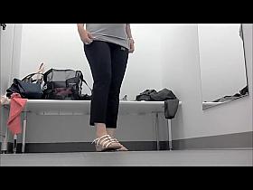 Indian cutie spied in change room trying on petticoat