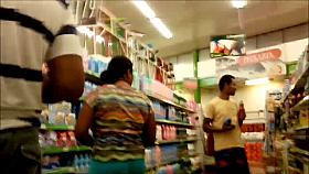 SHORTINHO COLADO MOSTRANDO O DESENHO DA BUCETA