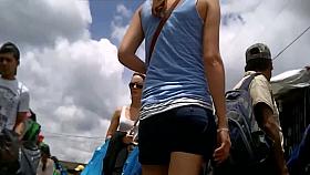 Street upskirt video shows a massive juicy ass.